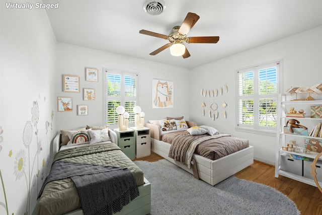 3014 Castlewood St, Houston, TX 77025 - bedroom featuring light wood-style flooring, crown molding, and ceiling fan