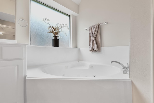 15542 Stoneridge Park Ln, Cypress, TX 77429 - full bath featuring a jetted tub