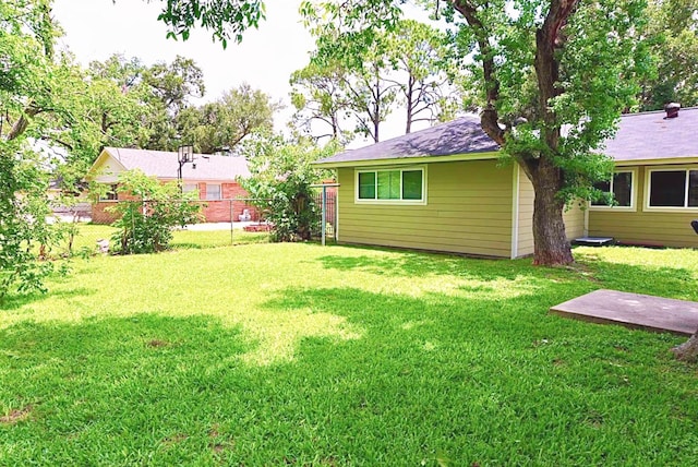 8606 S Friendship Rd, Houston, TX 77080 - view of yard