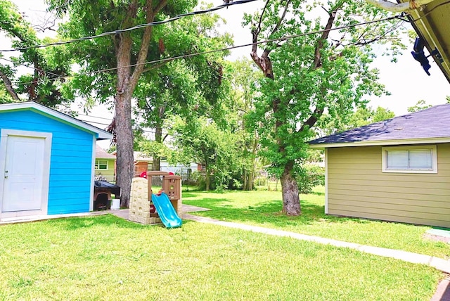 8606 S Friendship Rd, Houston, TX 77080 - view of grassy yard featuring a storage unit