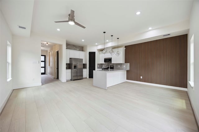 7906 Brandon St, Houston, TX 77051 - kitchen with stainless steel appliances, open floor plan, a peninsula, ceiling fan, and light wood-style floors