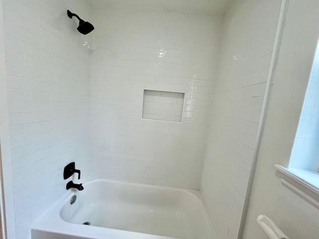 29019 Elmwood Dr, Shenandoah, TX 77381 - full bathroom featuring shower / bath combination