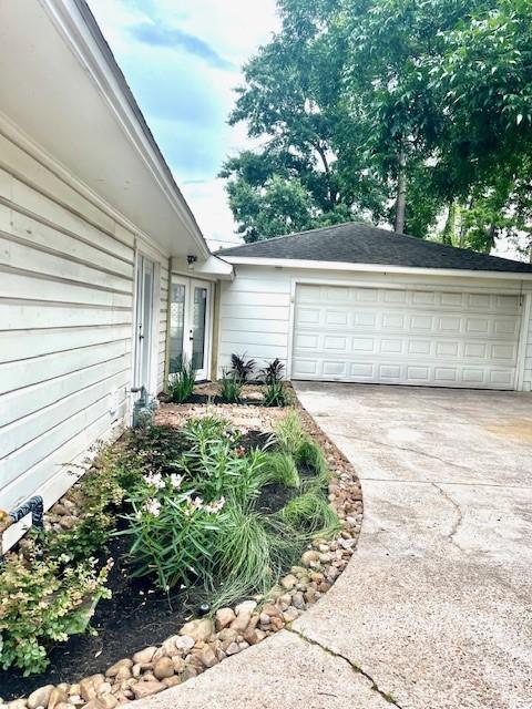 29019 Elmwood Dr, Shenandoah, TX 77381 - view of home's exterior with driveway and an attached garage