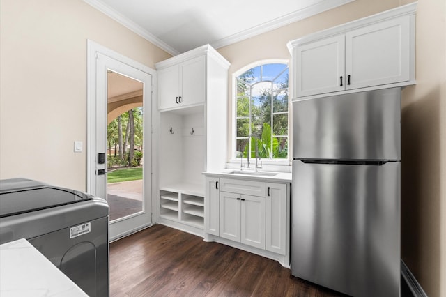 18 Sullivans Ct, Missouri City, TX 77459 - kitchen featuring freestanding refrigerator, dark wood-style floors, ornamental molding, white cabinets, and light countertops