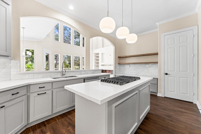 18 Sullivans Ct, Missouri City, TX 77459 - kitchen with stainless steel appliances, crown molding, tasteful backsplash, light countertops, and recessed lighting
