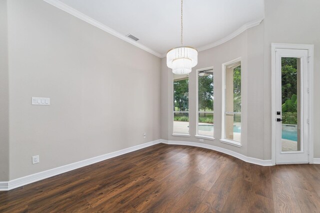 18 Sullivans Ct, Missouri City, TX 77459 - spare room with dark wood-style floors, a chandelier, and crown molding