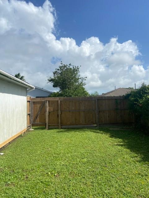 5514 Borden Ave, Galveston, TX 77551 - view of yard