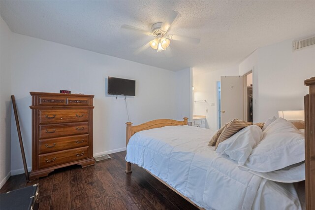 1505 Ward Rd Unit 118, Baytown, TX 77520 - bedroom featuring dark wood-type flooring, a textured ceiling, a ceiling fan, and ensuite bath