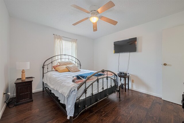 1505 Ward Rd Unit 118, Baytown, TX 77520 - bedroom with wood finished floors, ceiling fan, and a textured ceiling