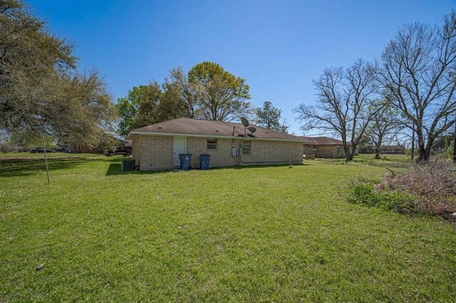 170 Pine Mdws, Hempstead, TX 77445 - view of grassy yard