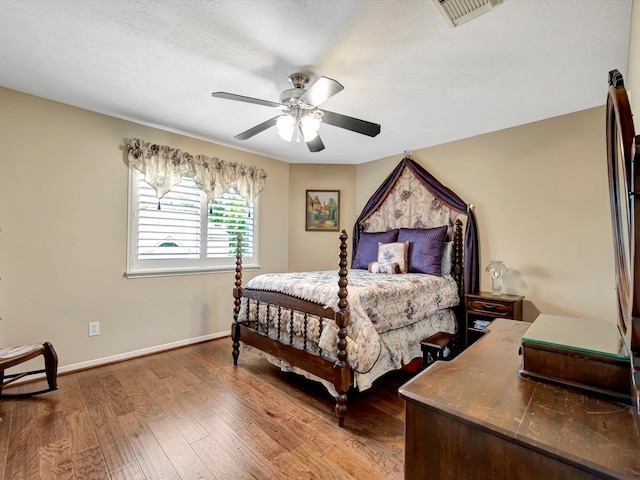 3219 Almond Creek Dr, Houston, TX 77059 - bedroom with wood finished floors, a ceiling fan, and a textured ceiling