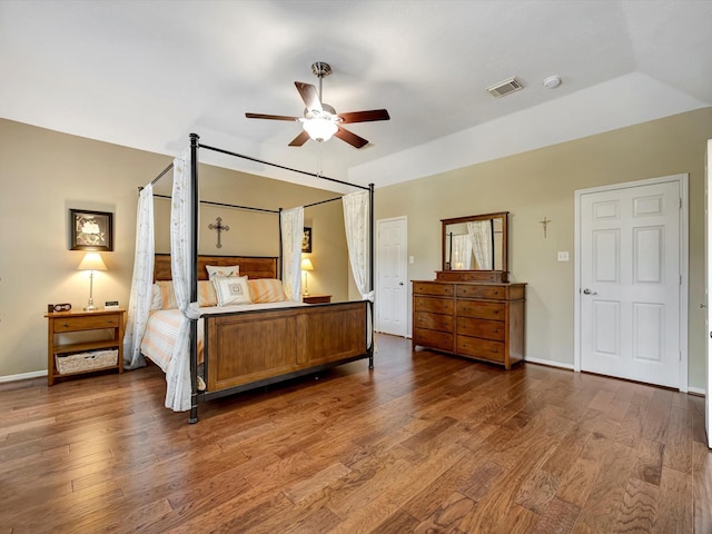 3219 Almond Creek Dr, Houston, TX 77059 - bedroom with wood finished floors and a ceiling fan
