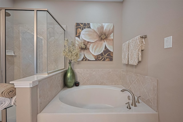9107 Solvista Pass Ln, Houston, TX 77070 - full bath featuring a garden tub and a stall shower