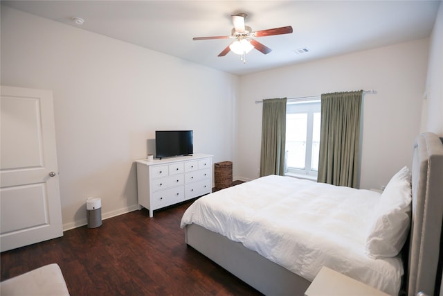 6926 Glenmoor Dr, Rosharon, TX 77583 - bedroom featuring dark wood finished floors and a ceiling fan