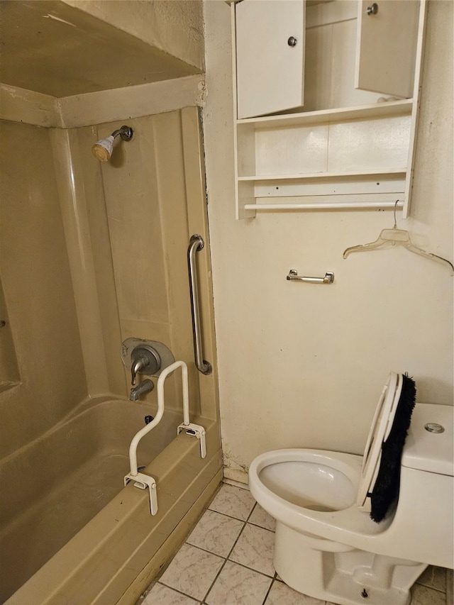 5218 Cortelyou Ln, Houston, TX 77021 - bathroom with toilet and bathtub / shower combination