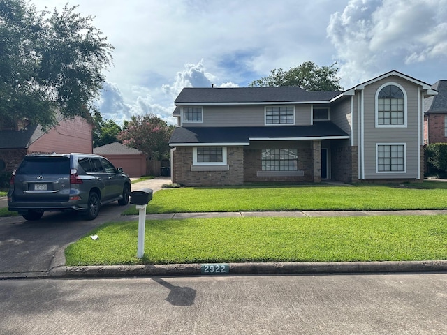 2922 Field Line Dr, Sugar Land, TX 77479 - traditional-style house with a front yard and brick siding