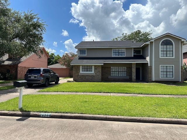 2922 Field Line Dr, Sugar Land, TX 77479 - traditional-style house featuring a front yard