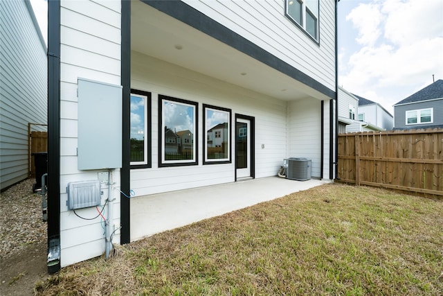 11325 Stonework Garden Ln, Houston, TX 77076 - rear view of property featuring a patio