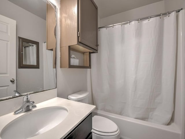 3635 W L Breeding Dr, Corpus Christi, TX 78414 - bathroom with vanity and shower / tub combo with curtain