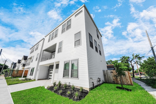 3602 Runnels St, Houston, TX 77003 - view of front of home with a balcony and concrete driveway