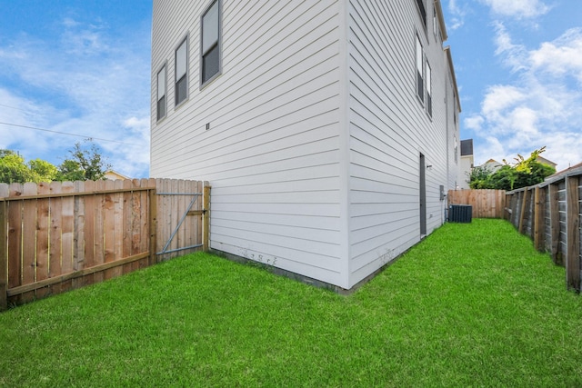 3602 Runnels St, Houston, TX 77003 - view of side of home featuring a fenced backyard and a central AC unit