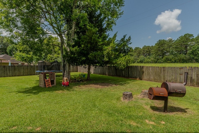 7475 Wooded Creek Dr, Beaumont, TX 77708 - fenced backyard with a trampoline