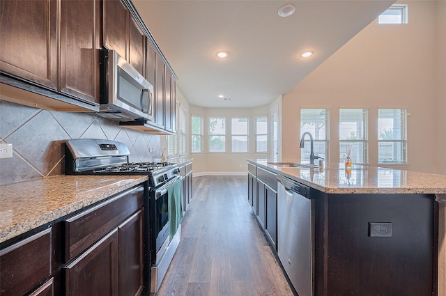 14538 Bending Maple Dr, Houston, TX 77069 - kitchen with appliances with stainless steel finishes, light wood-type flooring, tasteful backsplash, an island with sink, and recessed lighting