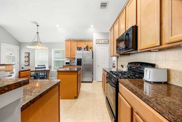 3015 Crescent Oaks Park Ln, Spring, TX 77386 - kitchen featuring black appliances, a center island, backsplash, pendant lighting, and lofted ceiling
