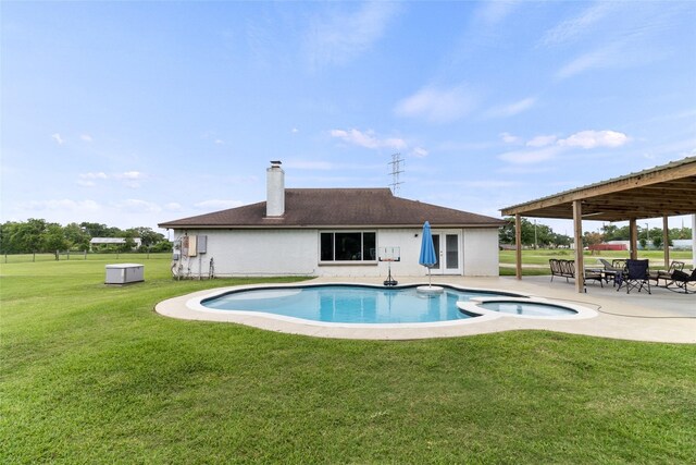 500 E Main St, Clute, TX 77531 - view of swimming pool featuring a yard, a patio area, and a pool with connected hot tub