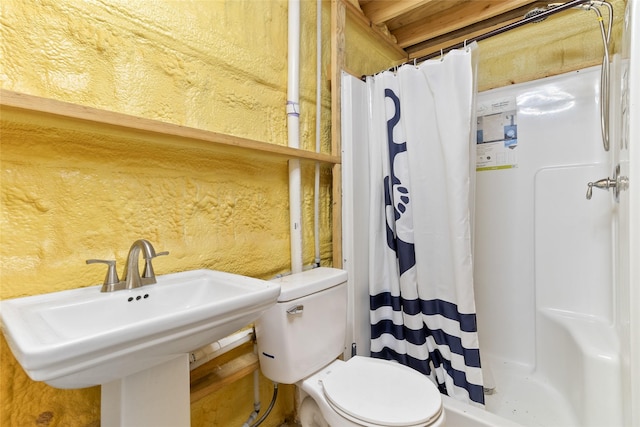 500 E Main St, Clute, TX 77531 - full bath with toilet and curtained shower