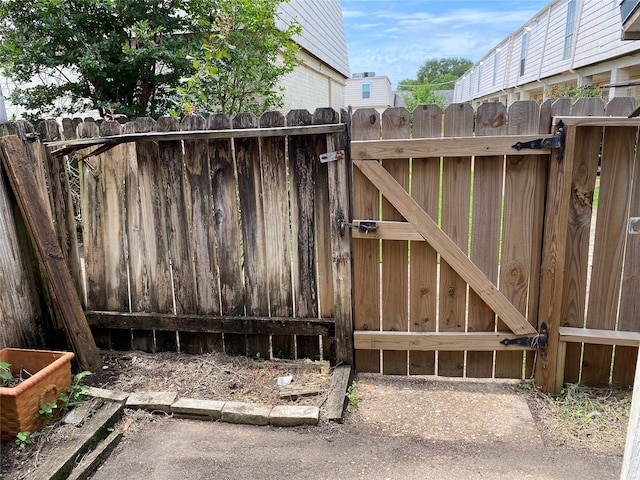 6201 Ranchester Dr Unit 48, Houston, TX 77036 - view of gate