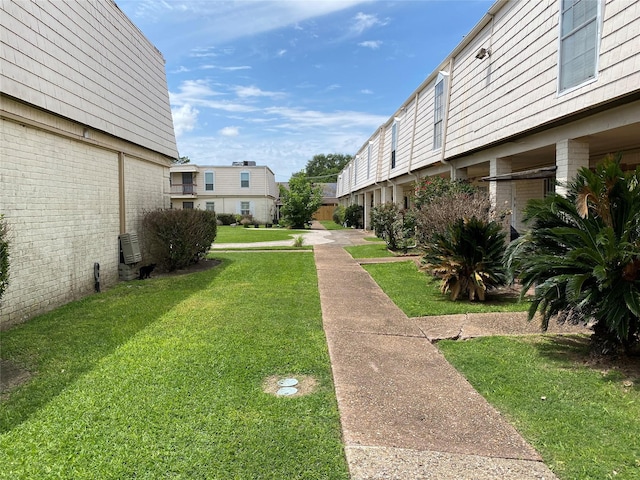6201 Ranchester Dr Unit 48, Houston, TX 77036 - view of grassy yard