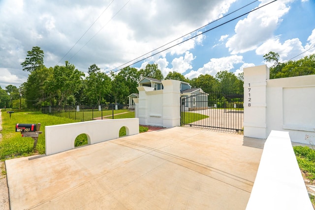 17128 Spindle Oaks Dr, Conroe, TX 77385 - gate featuring a fenced front yard and view of wooded area