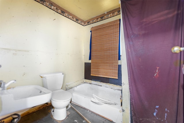 3110 Carter Blvd E, Tyler, TX 75702 - bathroom featuring a tub and toilet