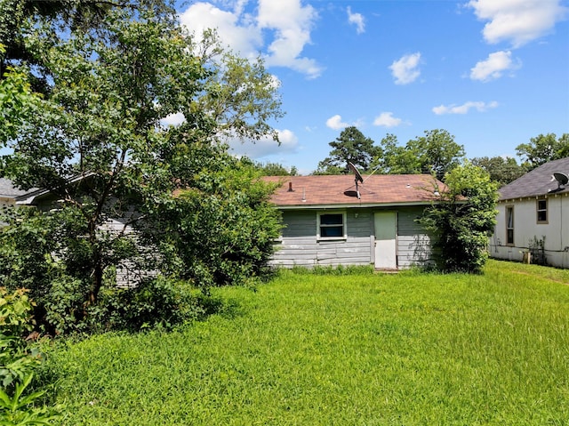 3110 Carter Blvd E, Tyler, TX 75702 - rear view of property with a lawn