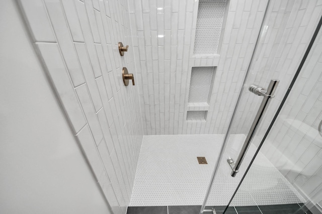 4541 Walker St, Houston, TX 77023 - full bathroom featuring a tile shower and tile patterned floors