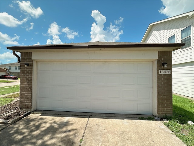13426 Sanderford Ln, Houston, TX 77083 - view of garage