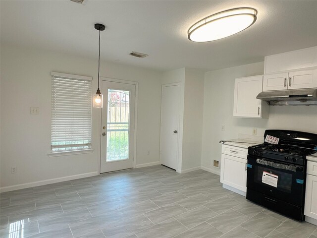 13426 Sanderford Ln, Houston, TX 77083 - kitchen featuring black gas range oven, under cabinet range hood, white cabinetry, and pendant lighting