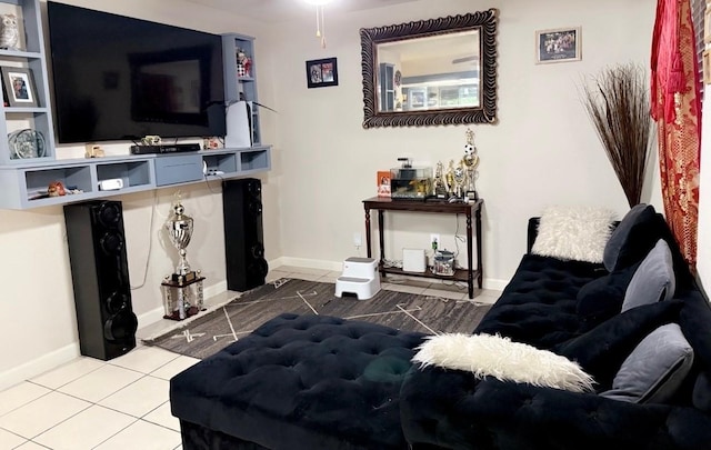 7722 Breezeway St, Houston, TX 77040 - tiled living area with baseboards