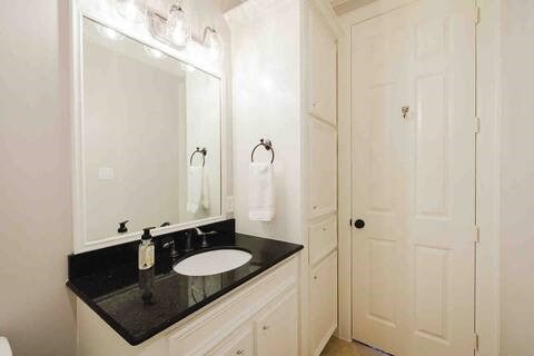1616 Southmore Blvd, Houston, TX 77004 - bathroom with vanity