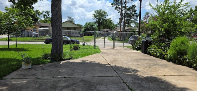 5518 Cochran St, Houston, TX 77009 - view of gate
