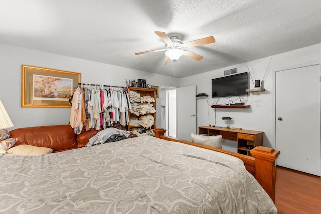 6701 Sands Point Dr Unit 114, Houston, TX 77074 - bedroom with wood finished floors, a textured ceiling, and ceiling fan