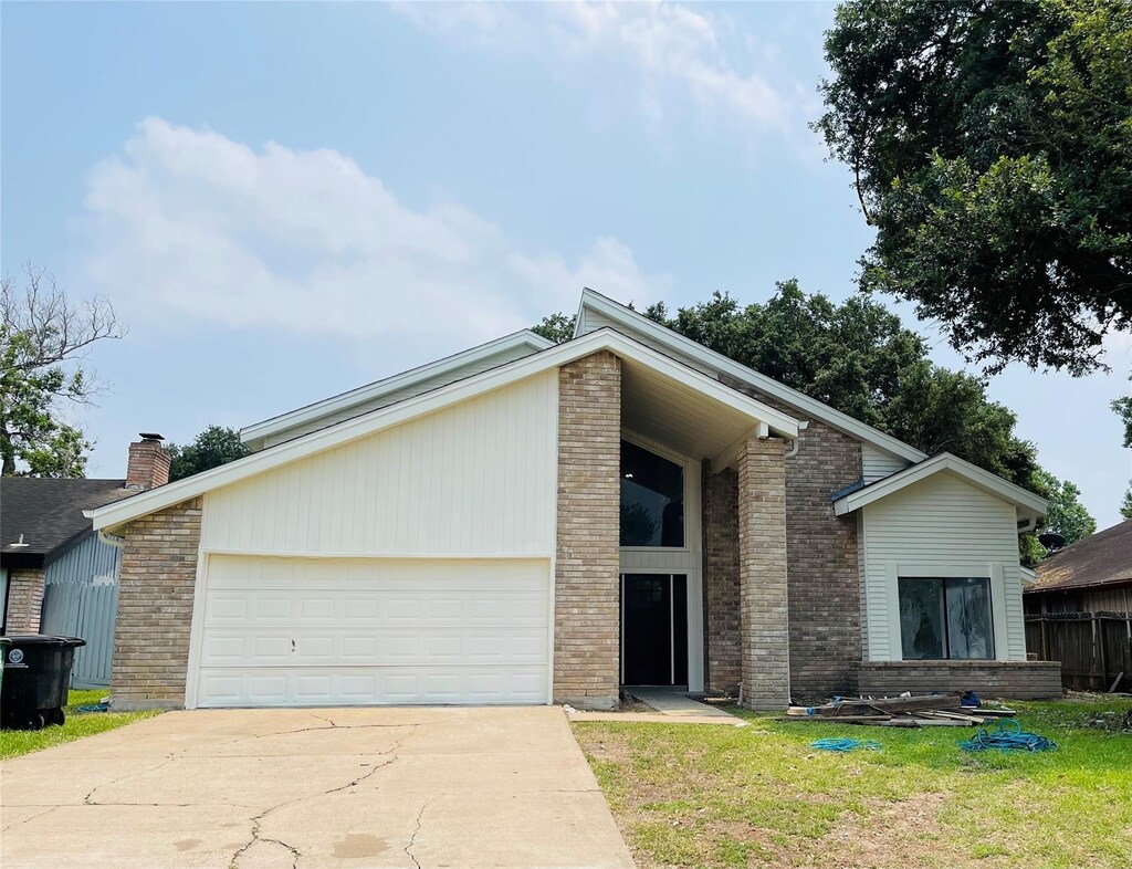 10435 Huntington Estates Dr, Houston, TX 77099 - photo 1