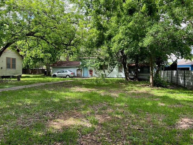 1815 Parker Rd, Houston, TX 77093 - view of yard