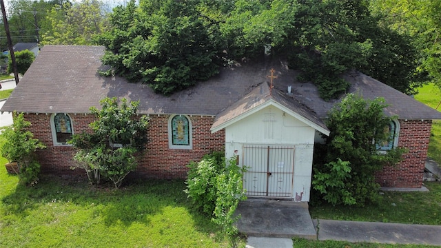 1815 Parker Rd, Houston, TX 77093 - view of front of home featuring brick siding, a front yard, and a shingled roof
