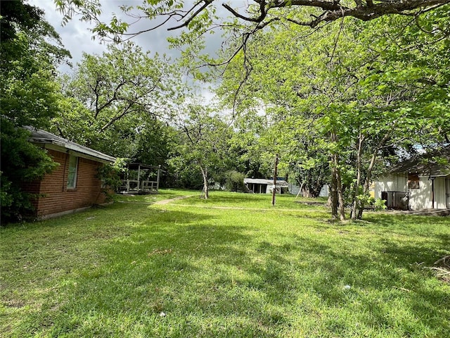 1815 Parker Rd, Houston, TX 77093 - view of green lawn