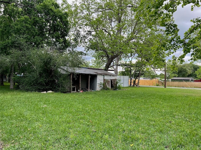 1815 Parker Rd, Houston, TX 77093 - view of yard featuring an outbuilding