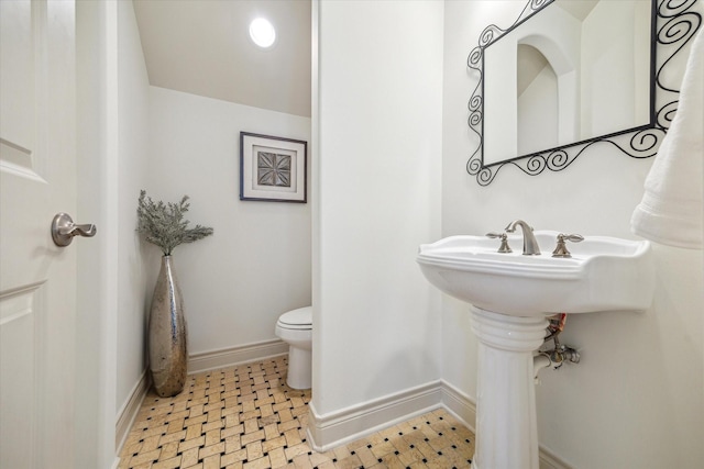 1518 Dunlavy St, Houston, TX 77006 - bathroom with toilet and tile patterned floors