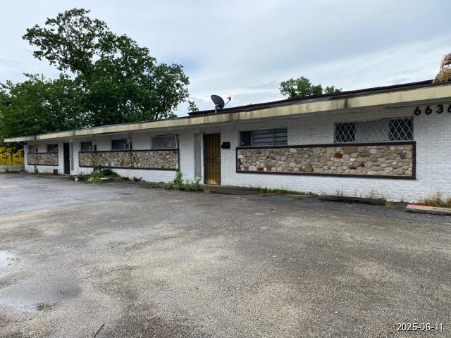 6605 Hogue St, Houston, TX 77087 - view of front of home with stone siding