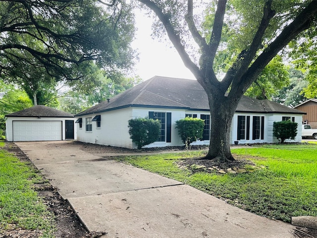 1215 Briar Ln, Wharton, TX 77488 - view of front facade featuring an outbuilding and a detached garage